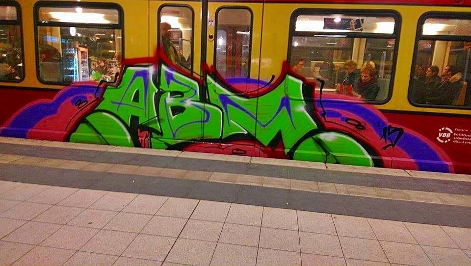 Graffiti Train - Photo by GBBI - abm, berlin