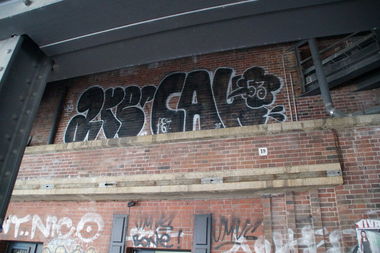 Graffiti Bombing - Photo by GBBI - are, cau, berlin