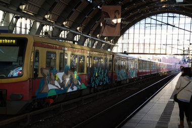 Graffiti Train - Photo by GBBI - lasr, tour, shade (2014)
