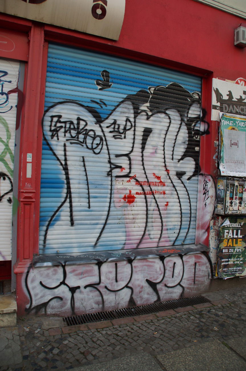 Graffiti Bombing - Photo by GBBI - denk, stereo, berlin