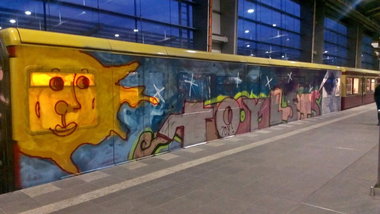 Graffiti Train - Photo by GBBI - toyls, toylets, tls