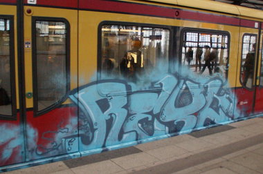 Graffiti Train - Photo by GBBI - reyl, fds