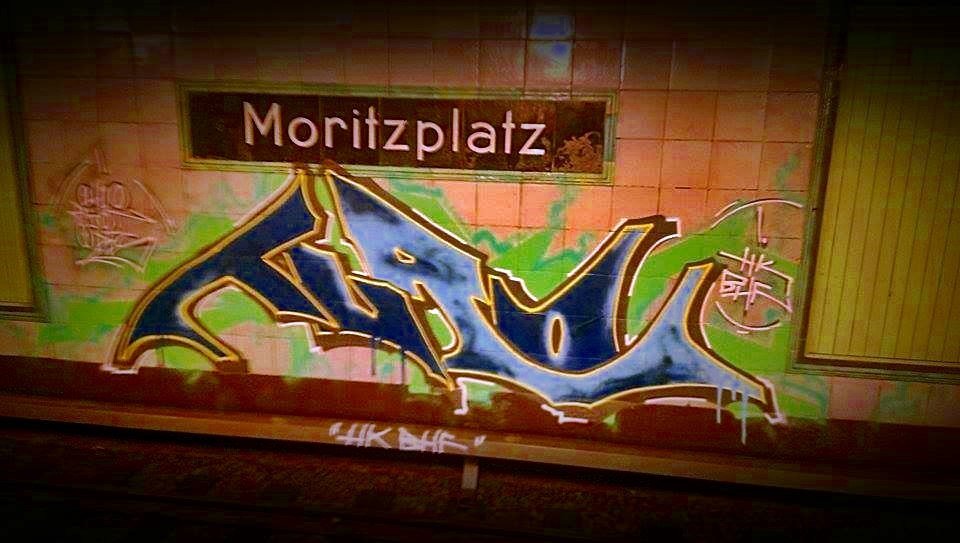 Graffiti Bombing - Photo by GBBI - Turo, hk, berlin