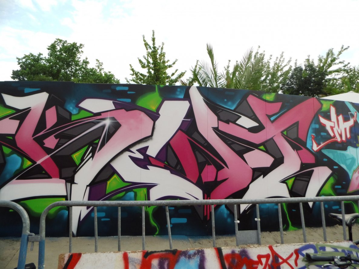 Graffiti Wall - Photo by GBBI - kent, berlin