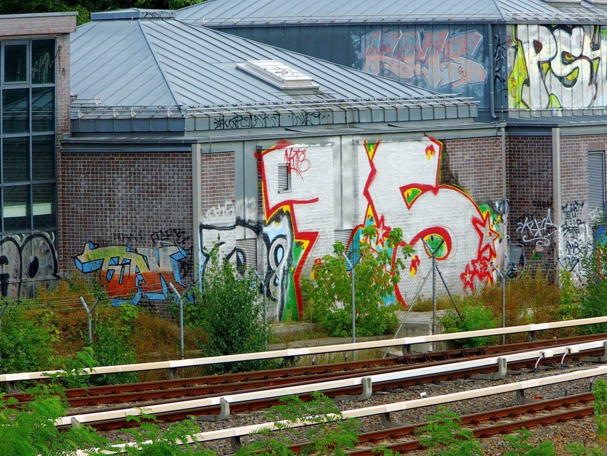 Graffiti Bombing - Photo by GBBI - 75, berlin