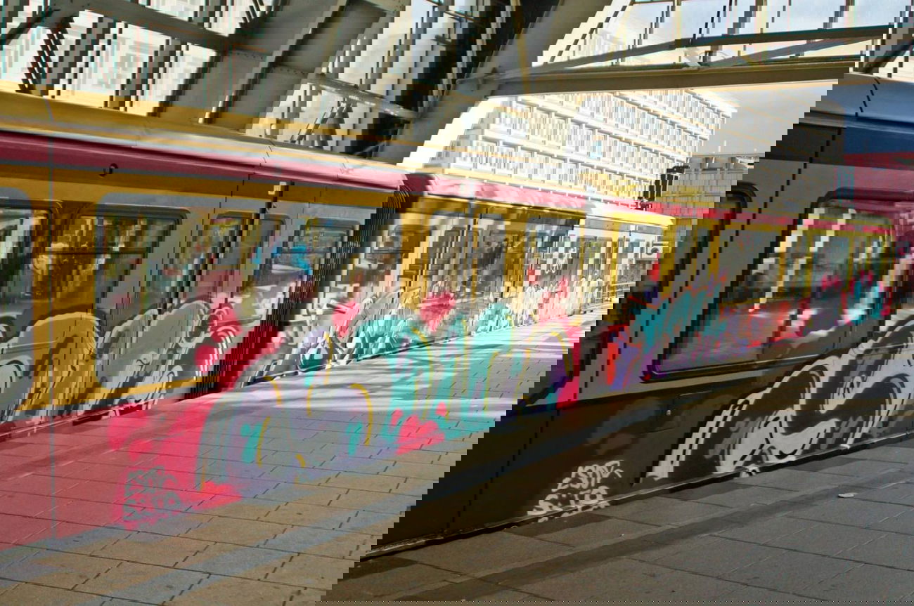 Graffiti Train - Photo by GBBI - soni, esor, sito