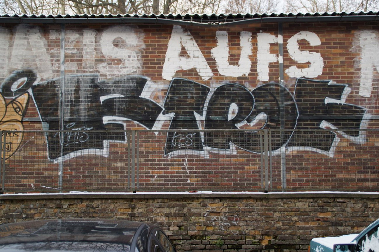 Graffiti Wall - Photo by GBBI - etre, kes, berlin