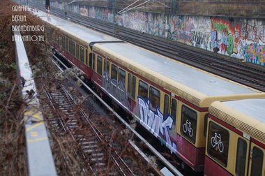 Graffiti Train - Photo by GBBI - dimk, zombi, trainline (2014)
