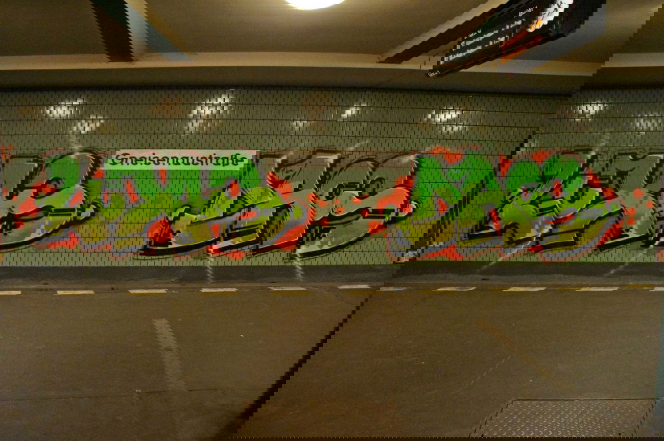 Graffiti Wall - Photo by GBBI - luxus, daos, berlin