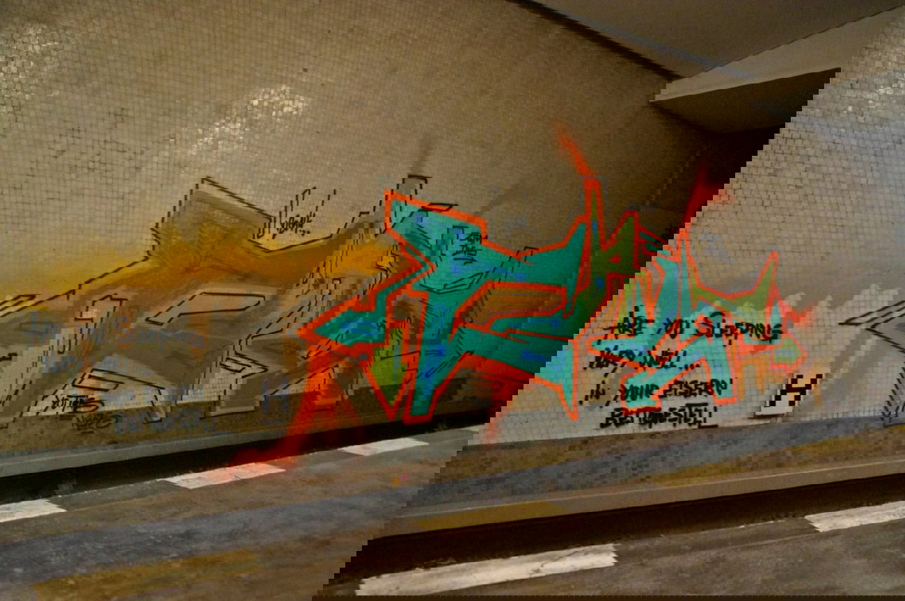 Graffiti Bombing - Photo by GBBI - ubahn, berlin, zgm