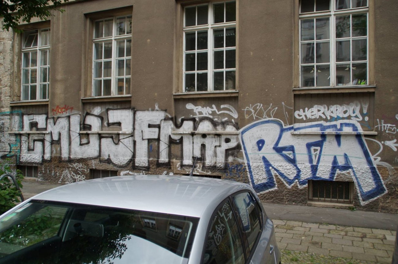 Graffiti Wall - Photo by GBBI - cmd, jf, map
