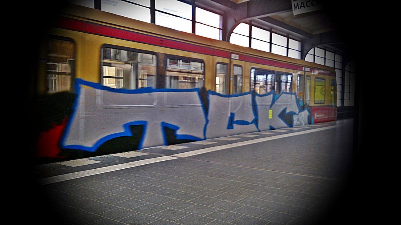 Graffiti Wall - Photo by GBBI - tck, sbahn, berlin