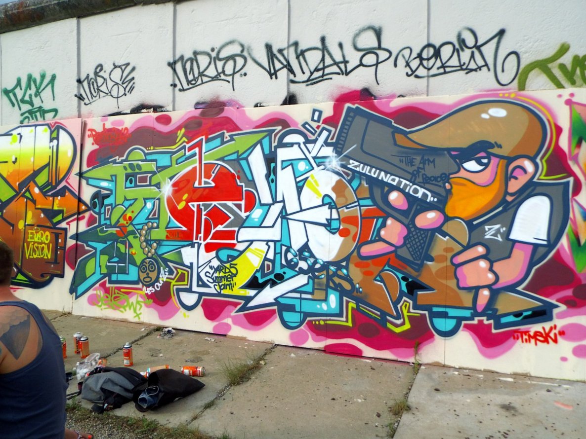 Graffiti Wall - Photo by GBBI - yellow, yard5
