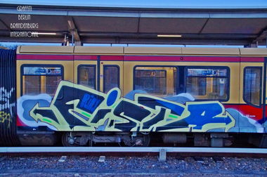 Graffiti Train - Photo by GBBI - fista, fister, berlin