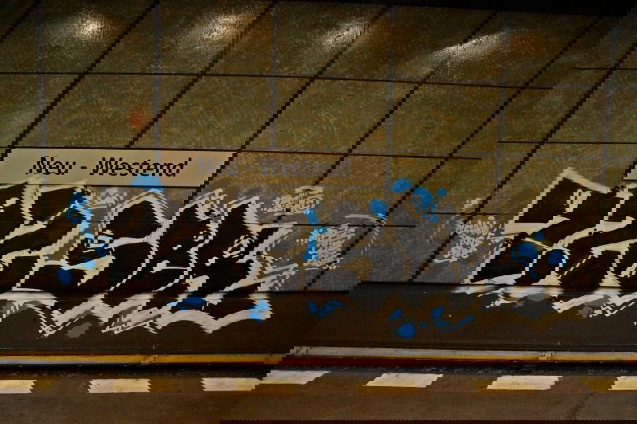 Graffiti Bombing - Photo by GBBI - 722, sbr, coa (2014)