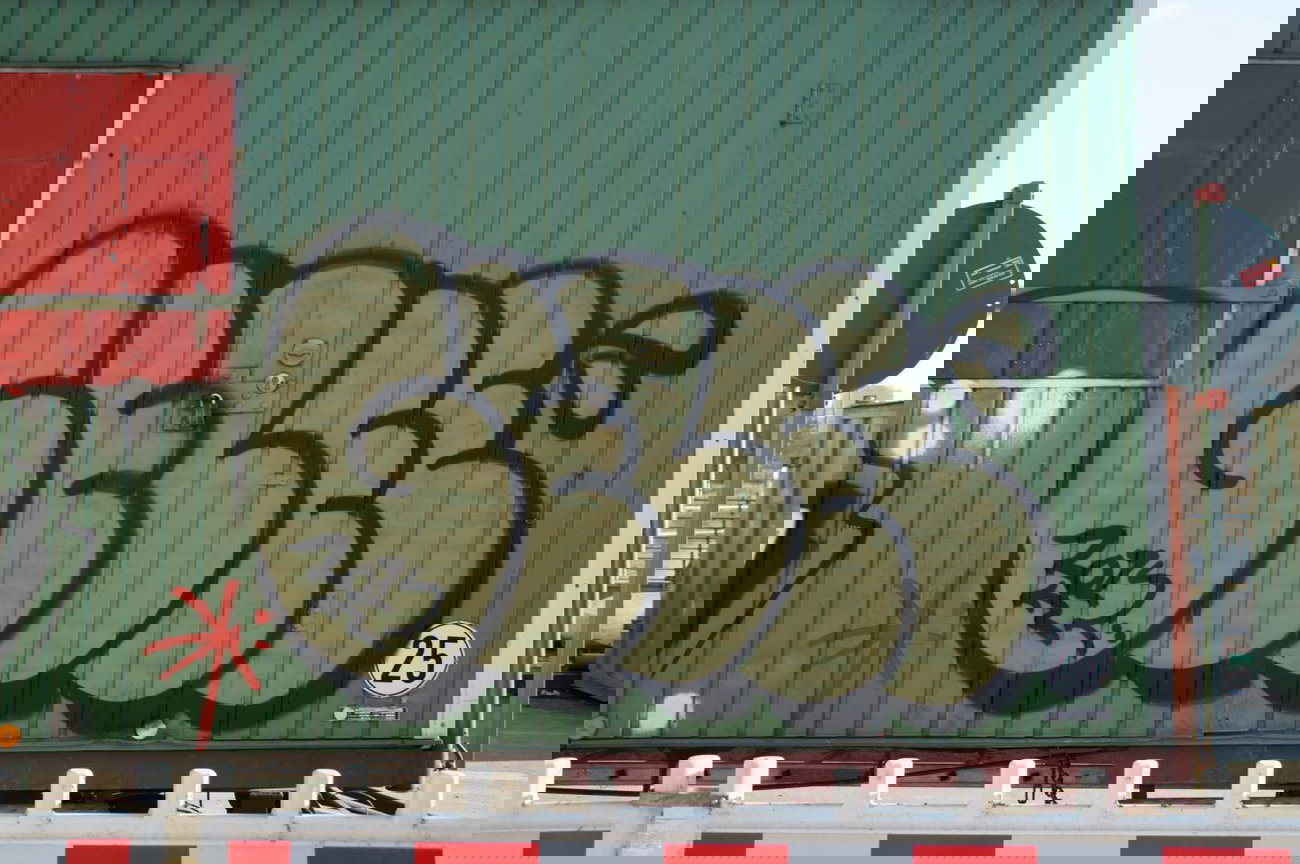 Graffiti Bombing - Photo by GBBI - gelee, berlin