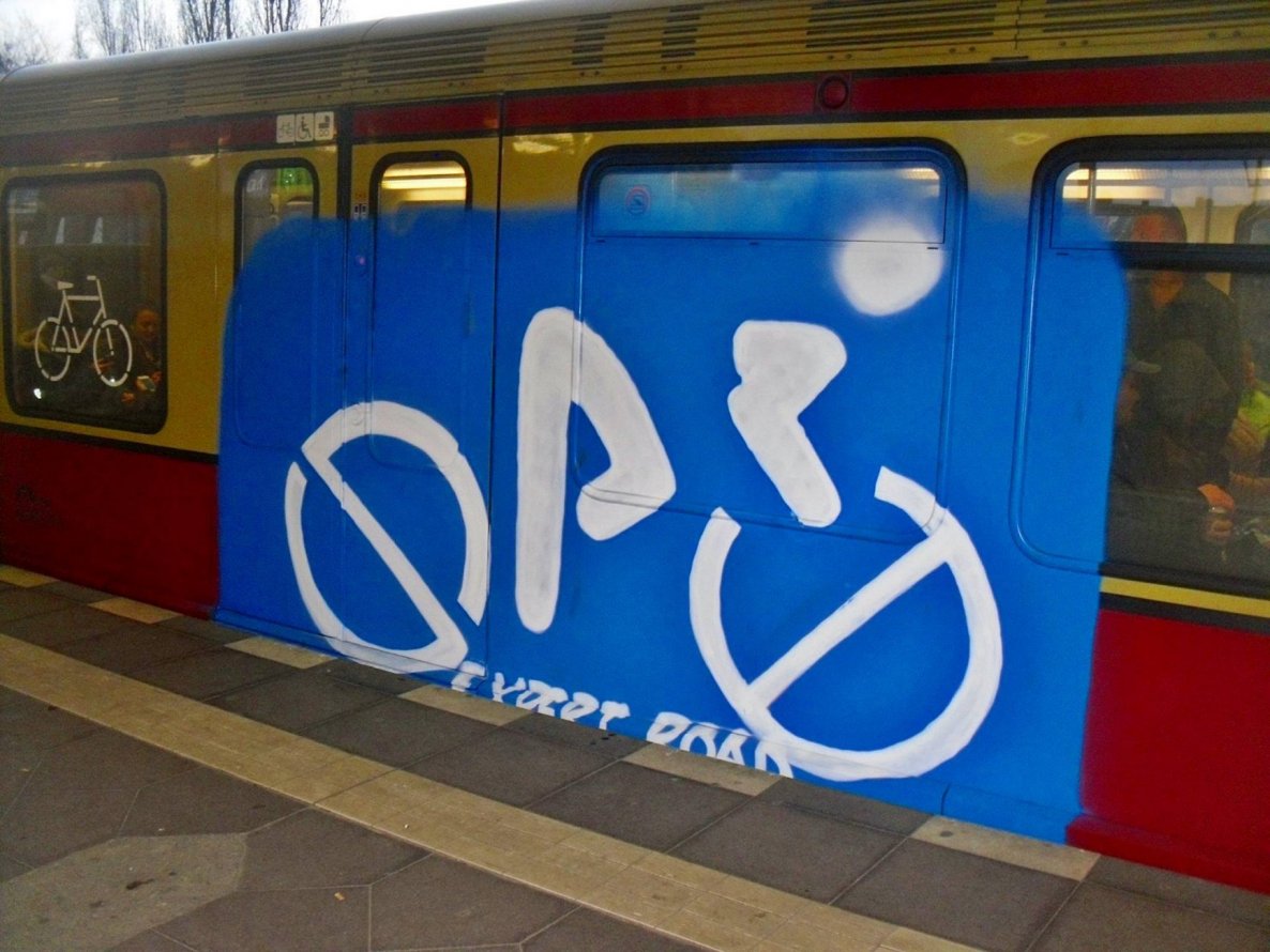 Graffiti Train - Photo by GBBI - spider, tba, berlin
