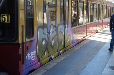Graffiti Train - Photo by GBBI - egal, tba, sbahn