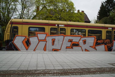 Graffiti Train - Photo by GBBI - viper, tck, berlin