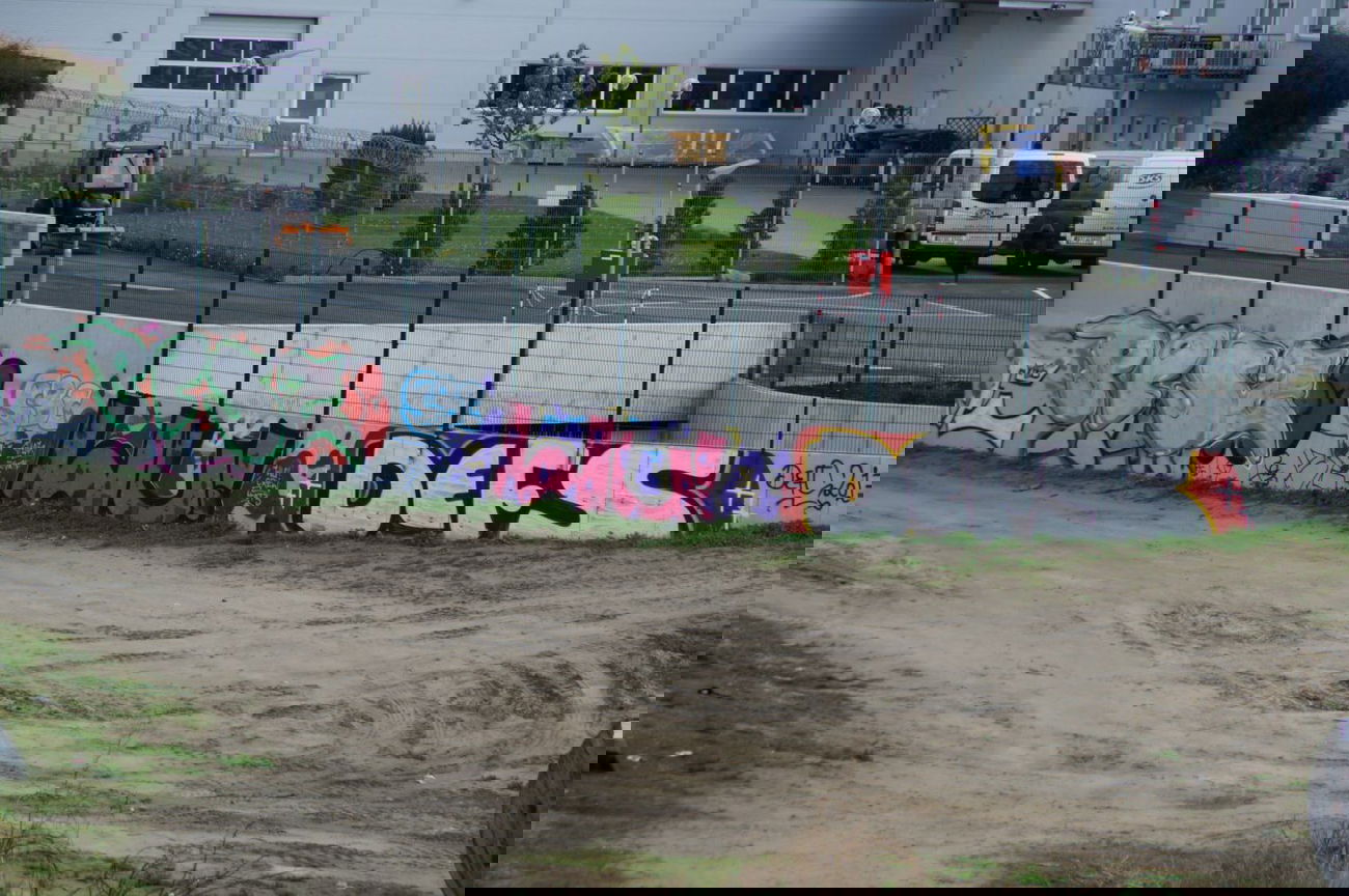 Graffiti Bombing - Photo by GBBI - be52, b52, wu