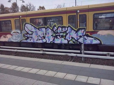 Graffiti Train - Photo by GBBI - blik, berlin, sbahn (2014)