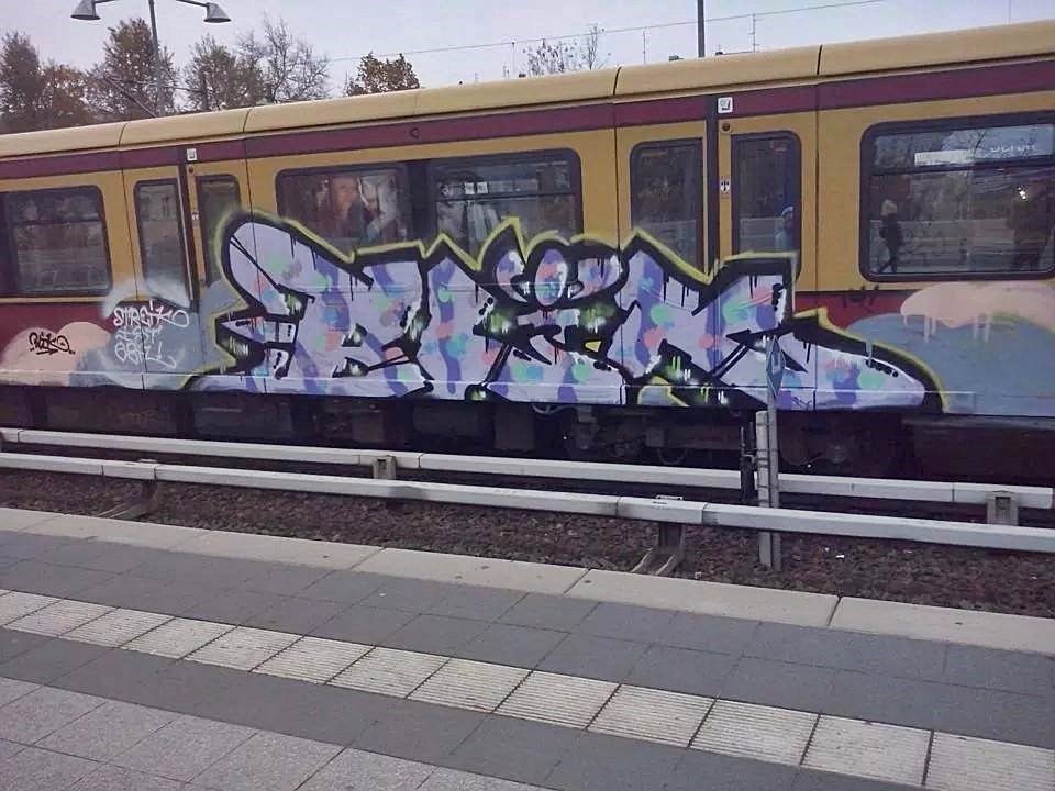 Graffiti Train - Photo by GBBI - blik, berlin, sbahn (2014)