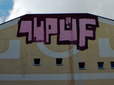 Graffiti Bombing - Photo by GBBI - 1up, oneup, berlin
