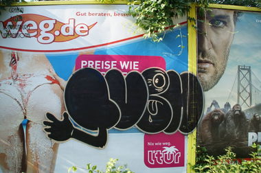 Graffiti Bombing - Photo by GBBI - lush, berlin, lushsux