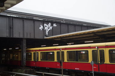 Graffiti Train - Photo by GBBI - roy, tfz, berlin