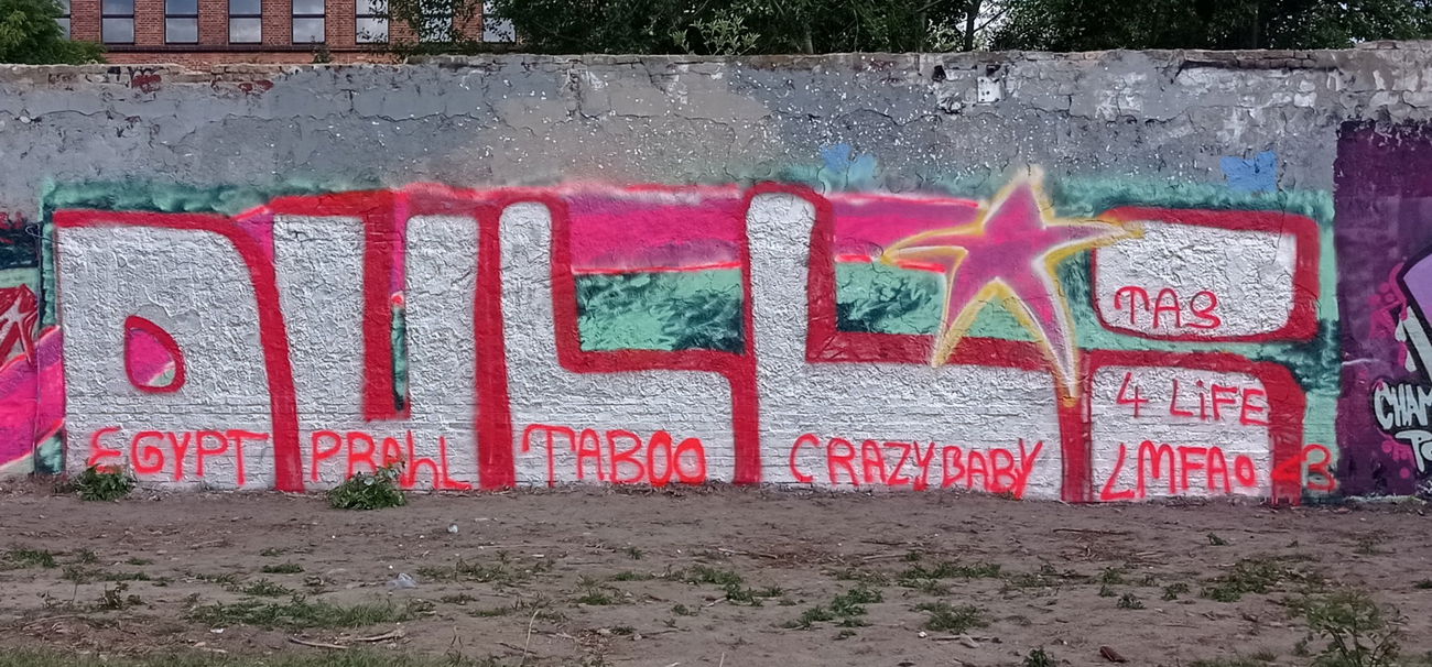 Graffiti Photo by GETO95