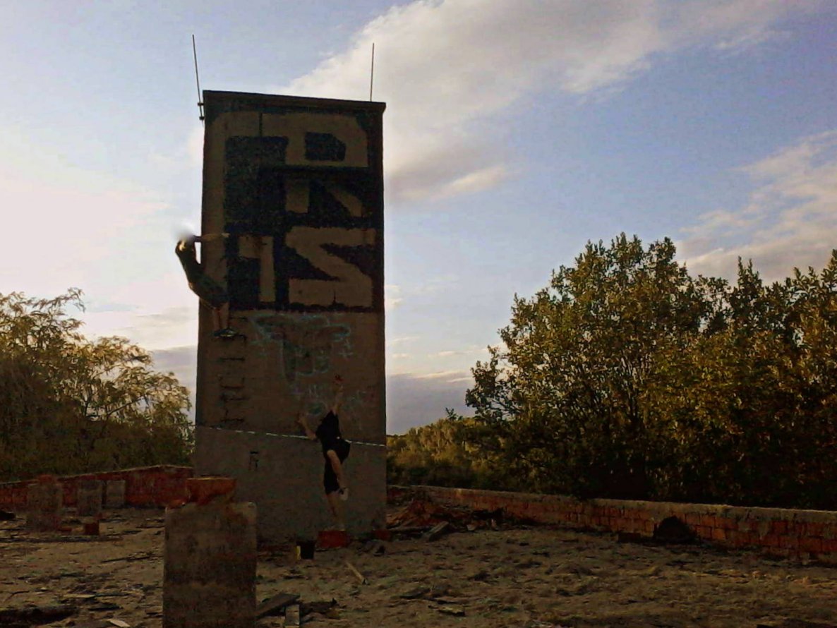 Graffiti Bombing - Photo by GROBIANS - GROBIANS (2014)