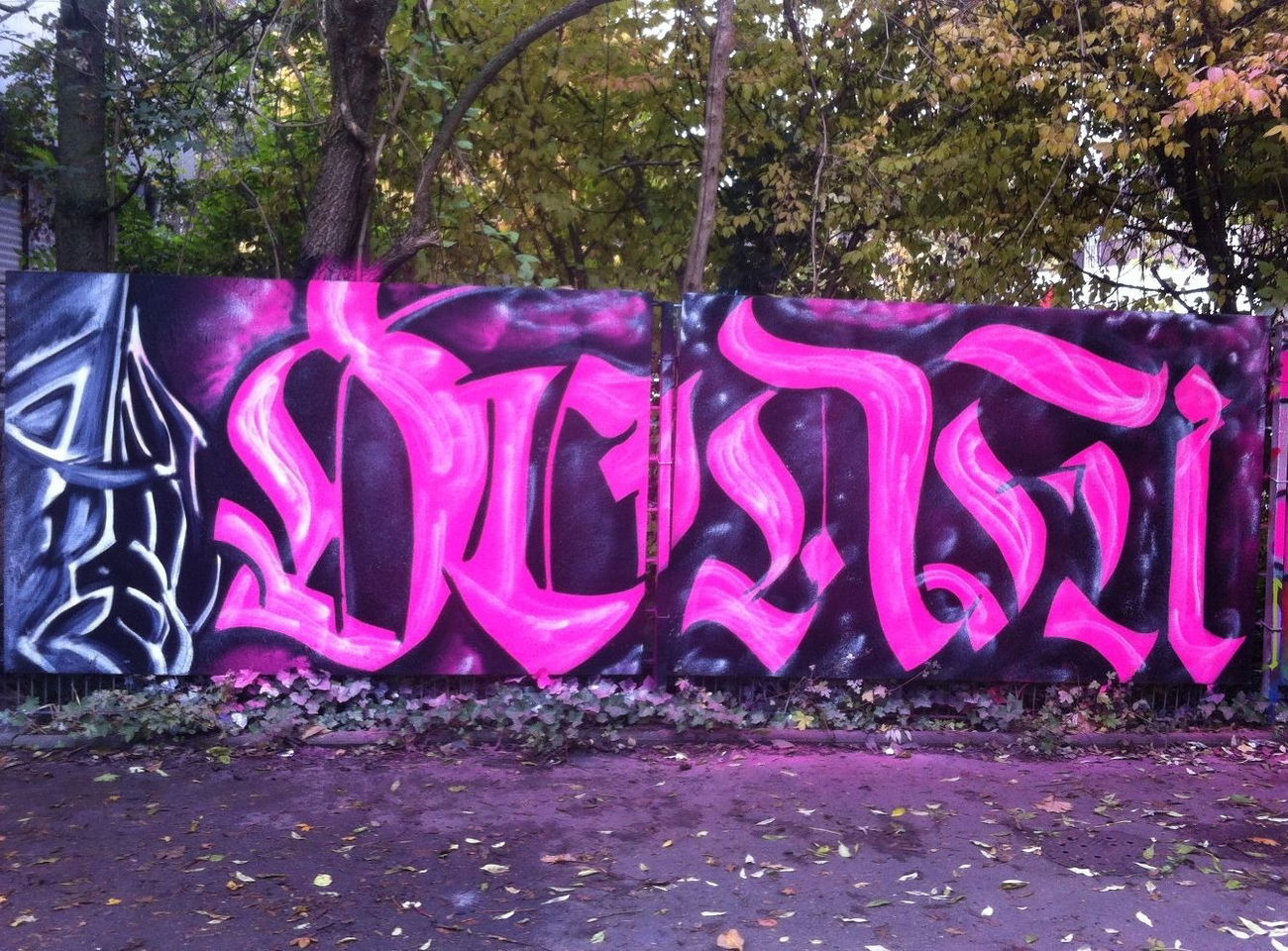 Graffiti Wall - Photo by GSBCrew - donfu, gsb
