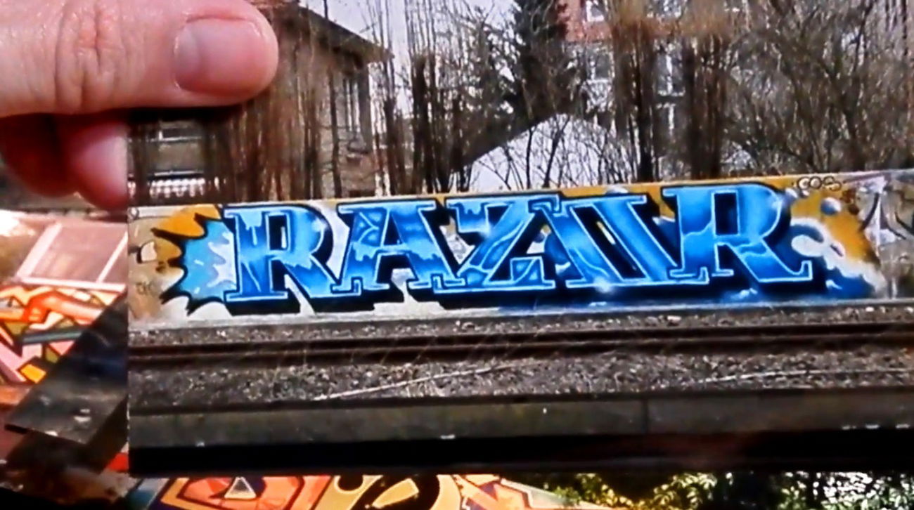 Graffiti Bombing - Photo by GUETERSLOW - razor