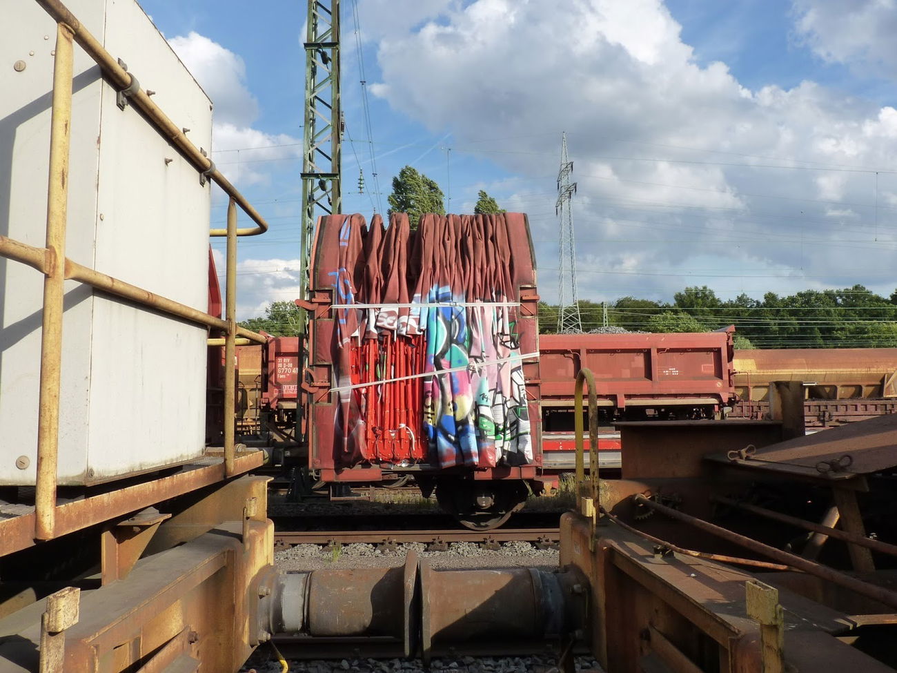 Graffiti Train - Photo by GUETERSLOW