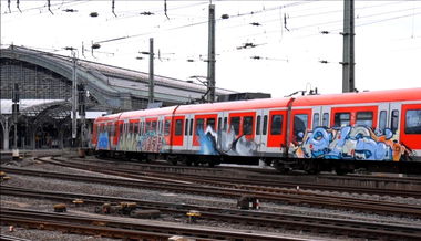 Graffiti Train - Photo by GUETERSLOW