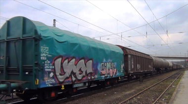 Graffiti Train - Photo by GUETERSLOW