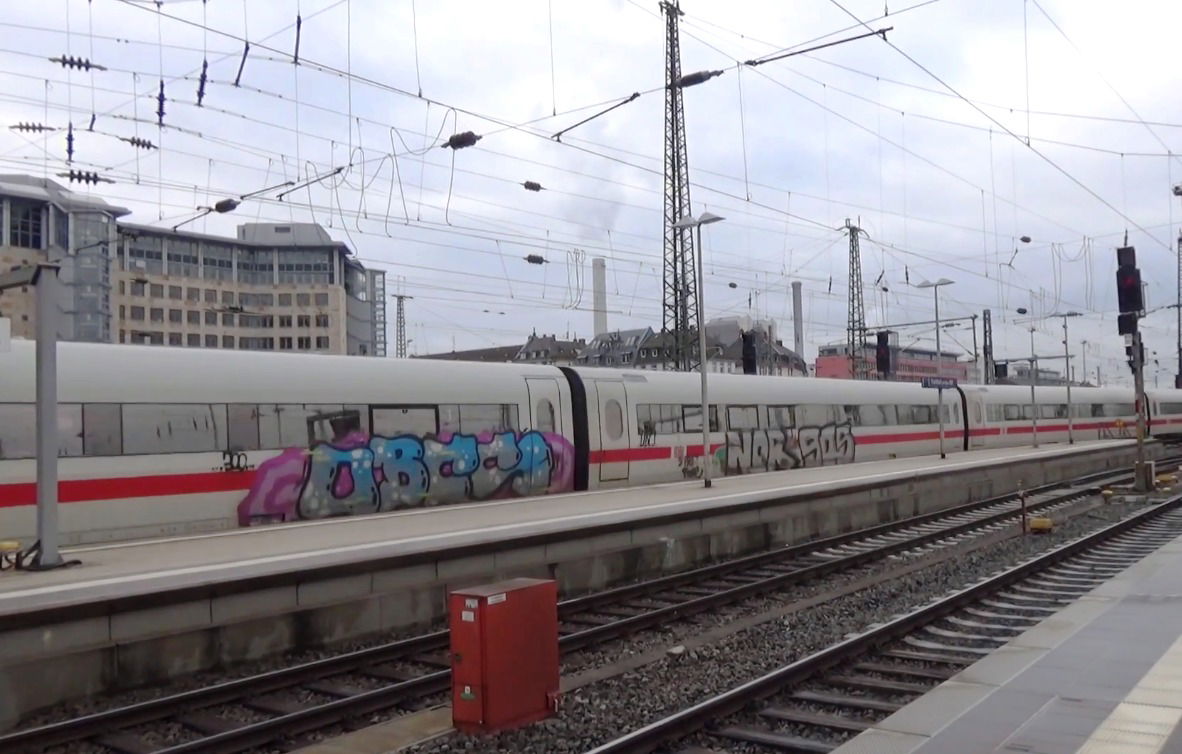 Graffiti Train - Photo by GUETERSLOW