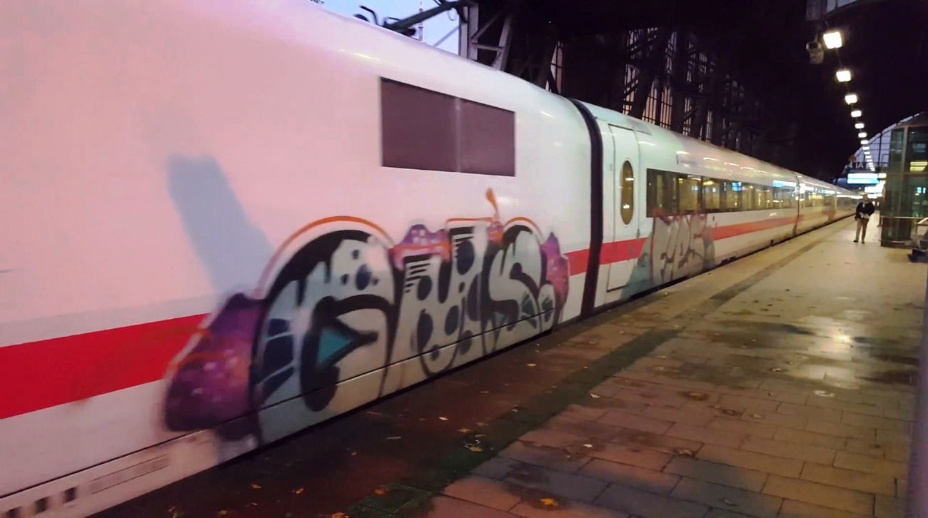Graffiti Train - Photo by GUETERSLOW - gms