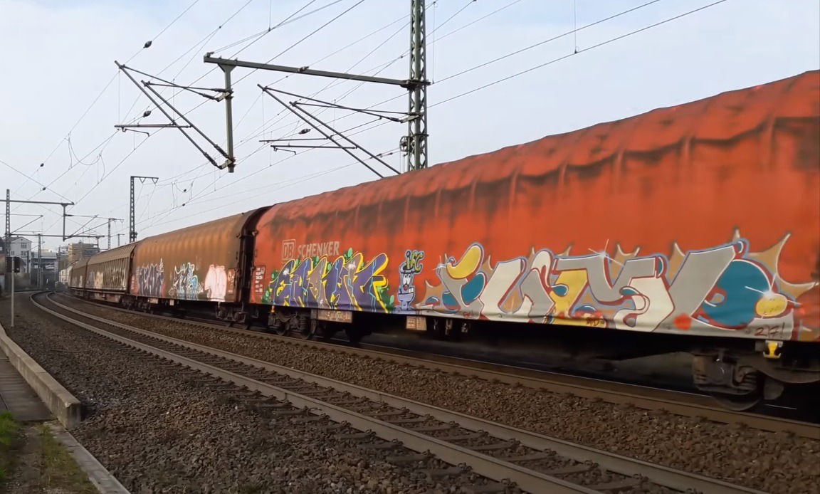 Graffiti Train - Photo by GUETERSLOW