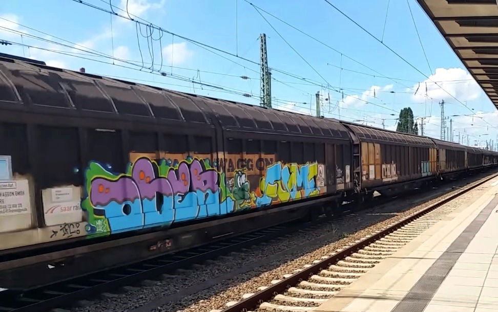 Graffiti Train - Photo by GUETERSLOW