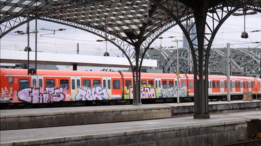 Graffiti Train - Photo by GUETERSLOW
