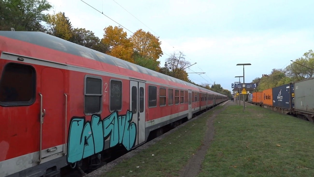 Graffiti Train - Photo by GUETERSLOW