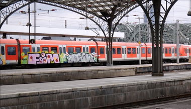 Graffiti Train - Photo by GUETERSLOW - foim