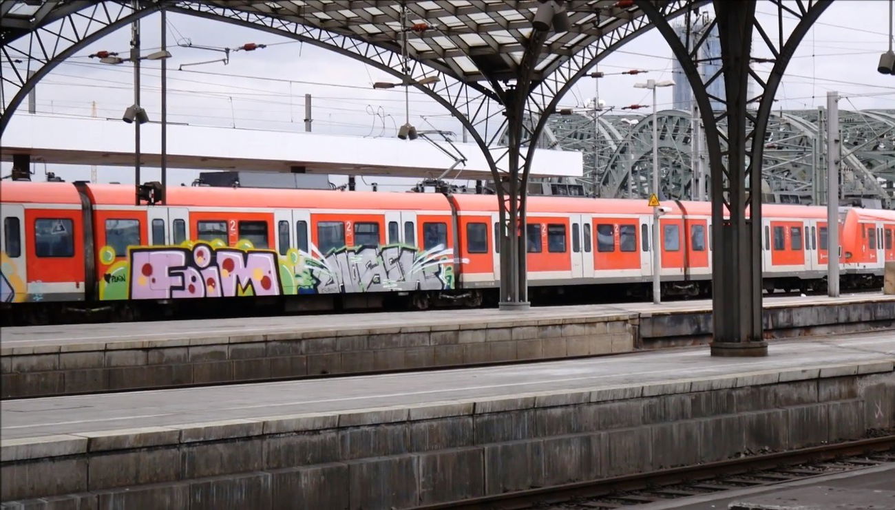 Graffiti Train - Photo by GUETERSLOW - foim