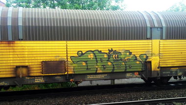 Graffiti Train - Photo by GUETERSLOW