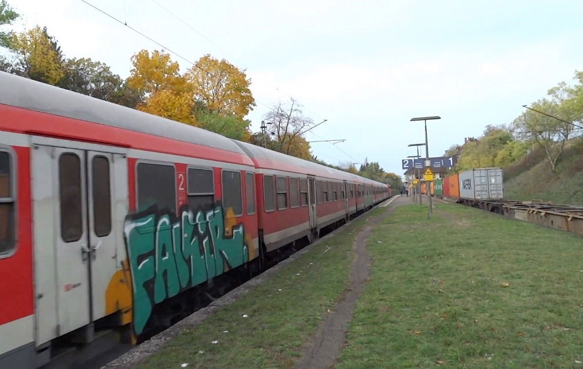 Graffiti Train - Photo by GUETERSLOW - fakir