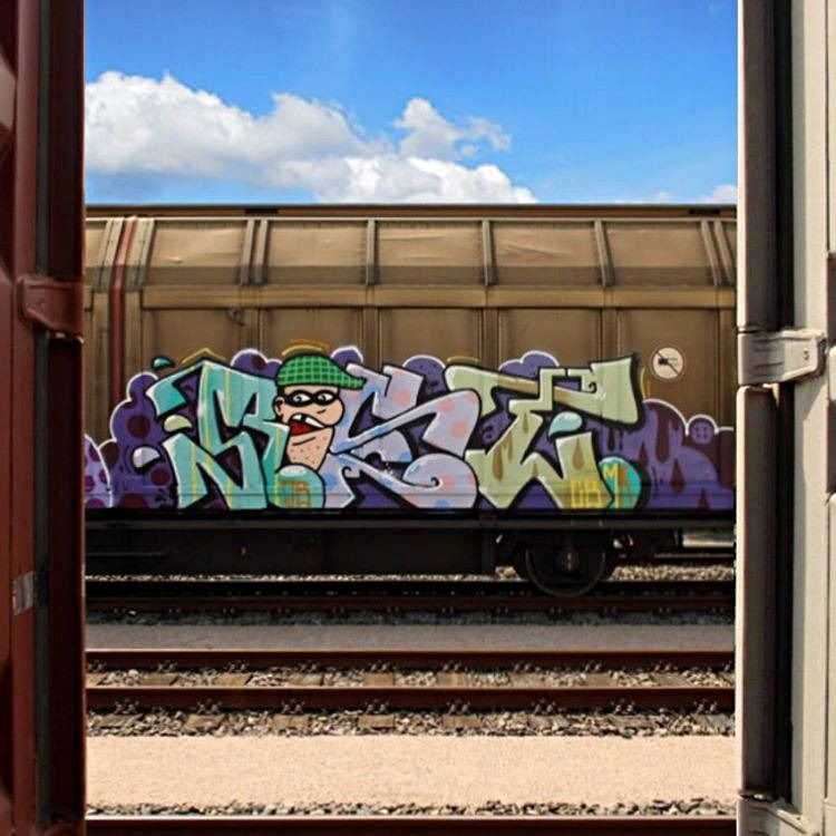 Graffiti Train - Photo by GUETERSLOW