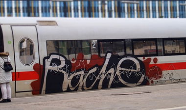 Graffiti Train - Photo by GUETERSLOW - rache