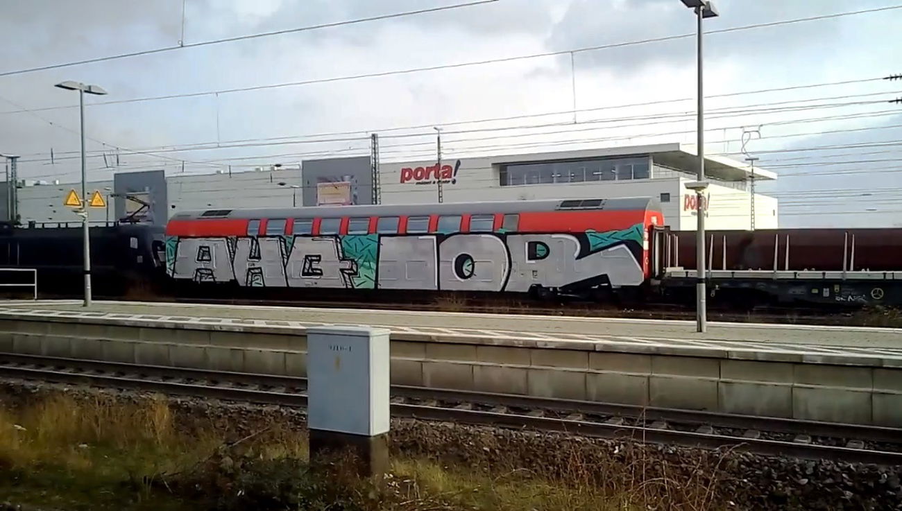 Graffiti Train - Photo by GUETERSLOW - ahq, ior