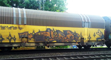 Graffiti Train - Photo by GUETERSLOW